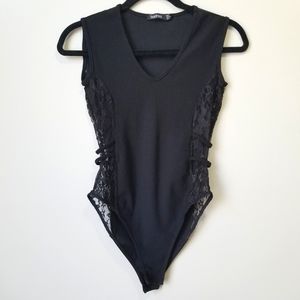 Boohoo Evie Lace Strappy Side Contrast Bodysuit